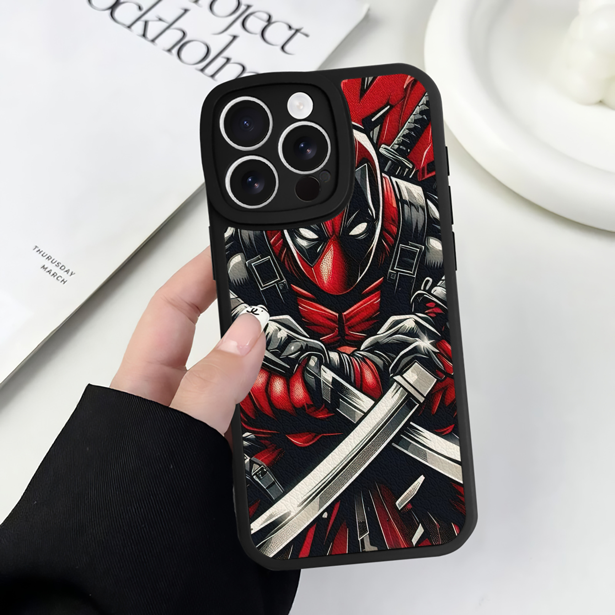 （画像用） Deadpool デッドプール 【iPhone 16シリーズ対応】シリコンスマホケース（レザー調） 材質：シリコン